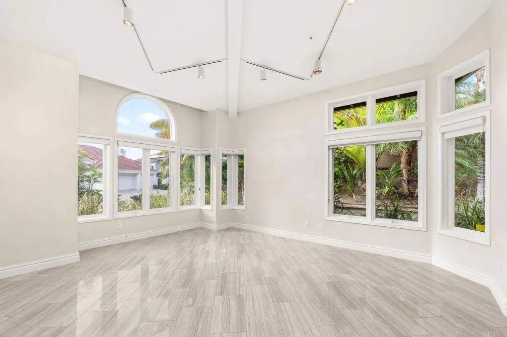 https://cdn.realtyfeed.com/cdn/127/306549502/9d1d350791d91bc2fc9e0315604492f8.webp