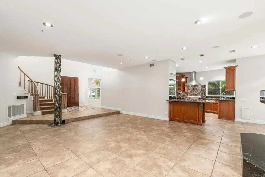 https://cdn.realtyfeed.com/cdn/127/306549502/e61a5d5db8eda4598e132b65d1f69152.webp