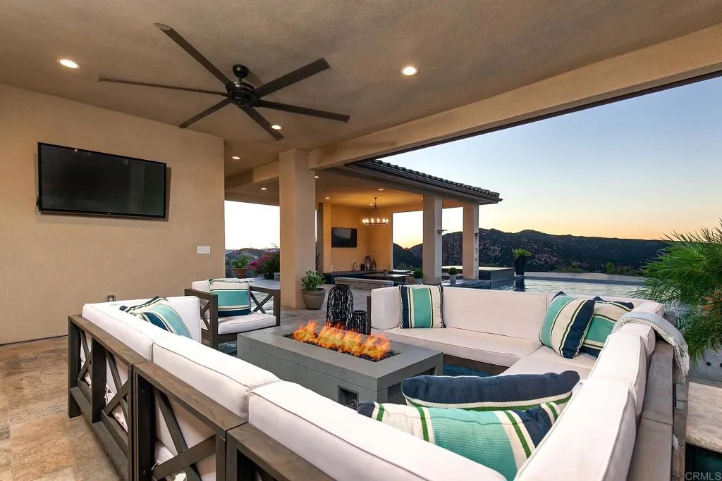 https://cdn.realtyfeed.com/cdn/127/306549617/8cf82bb4ae0a931a91cd2ef62cc812df.webp