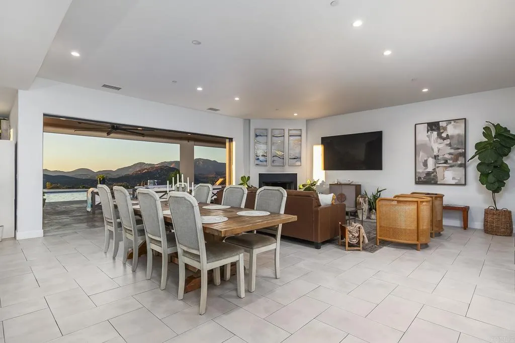https://cdn.realtyfeed.com/cdn/127/306549617/9e5cdf686ae328c644a2431d309b1e08.webp