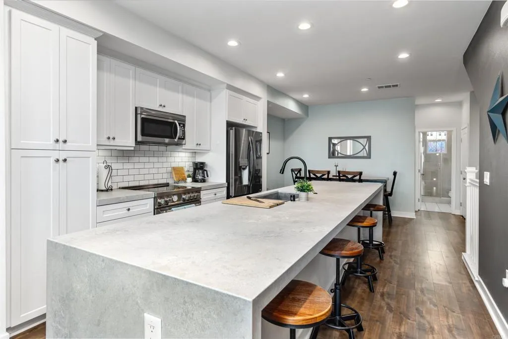 https://cdn.realtyfeed.com/cdn/127/306549668/b08ab868b5b918eed5ec40d888d7960d.webp