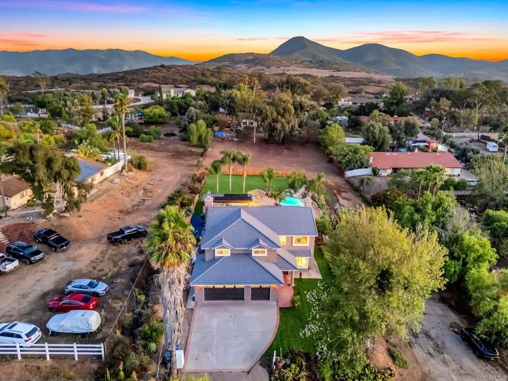 https://cdn.realtyfeed.com/cdn/127/306549717/2b2a2e74cebbb8695f9149084285a5a0.webp