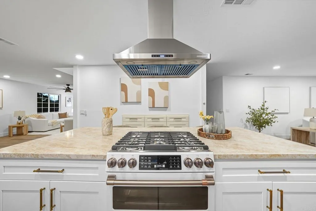 https://cdn.realtyfeed.com/cdn/127/306549717/93d9f7e06f893b77d5b460bfa73aeb79.webp