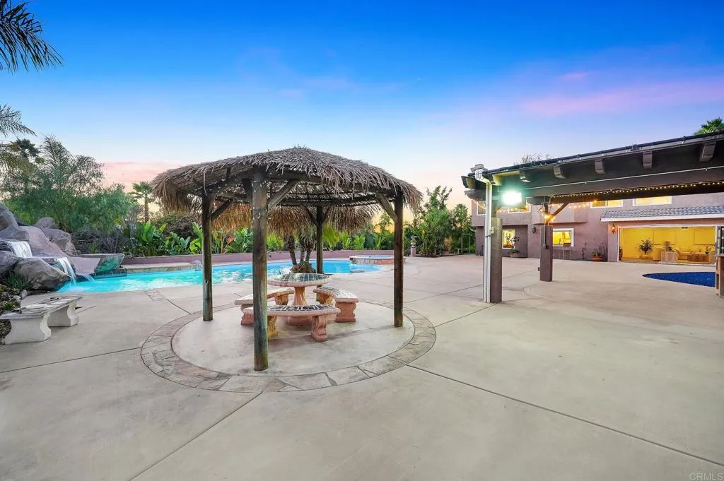 https://cdn.realtyfeed.com/cdn/127/306549717/9ed8ec8d74fc88fa78e762a7593e5a58.webp