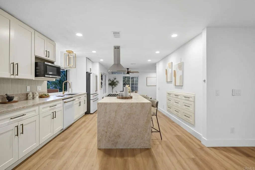 https://cdn.realtyfeed.com/cdn/127/306549717/be7281c139f0e9d017523f49673bb19f.webp