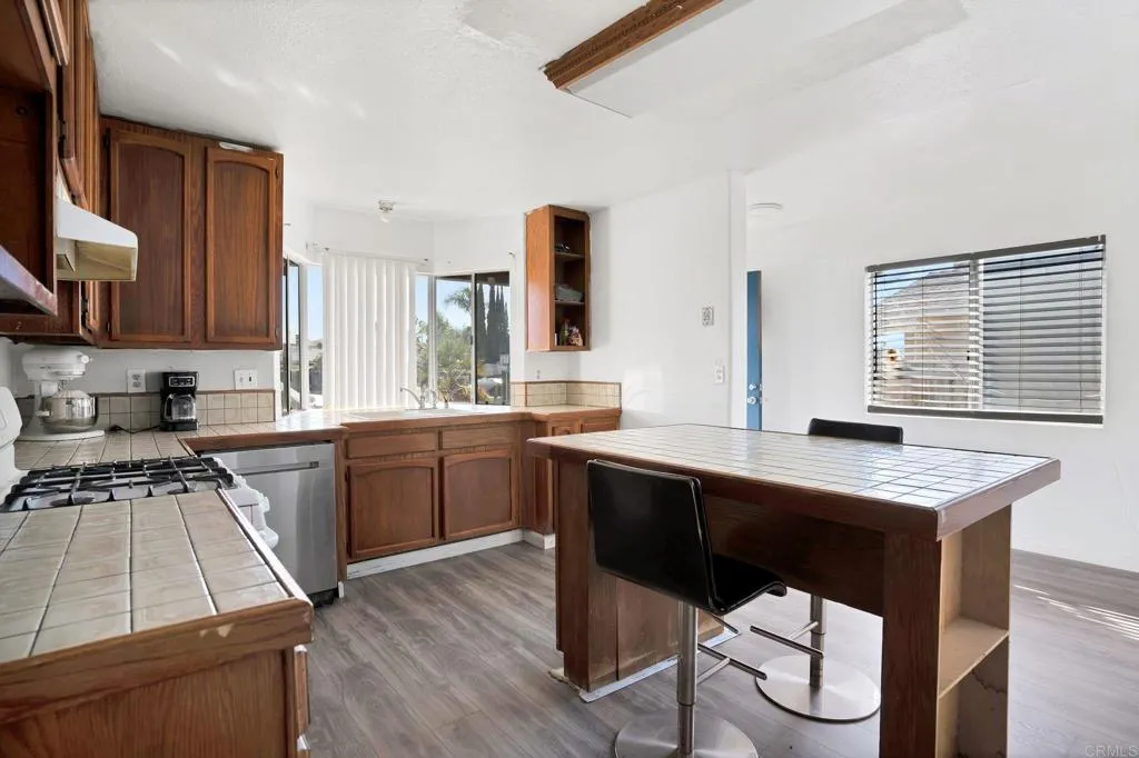 https://cdn.realtyfeed.com/cdn/127/306549812/097372634c3ce9f38d41426eef190ae6.webp