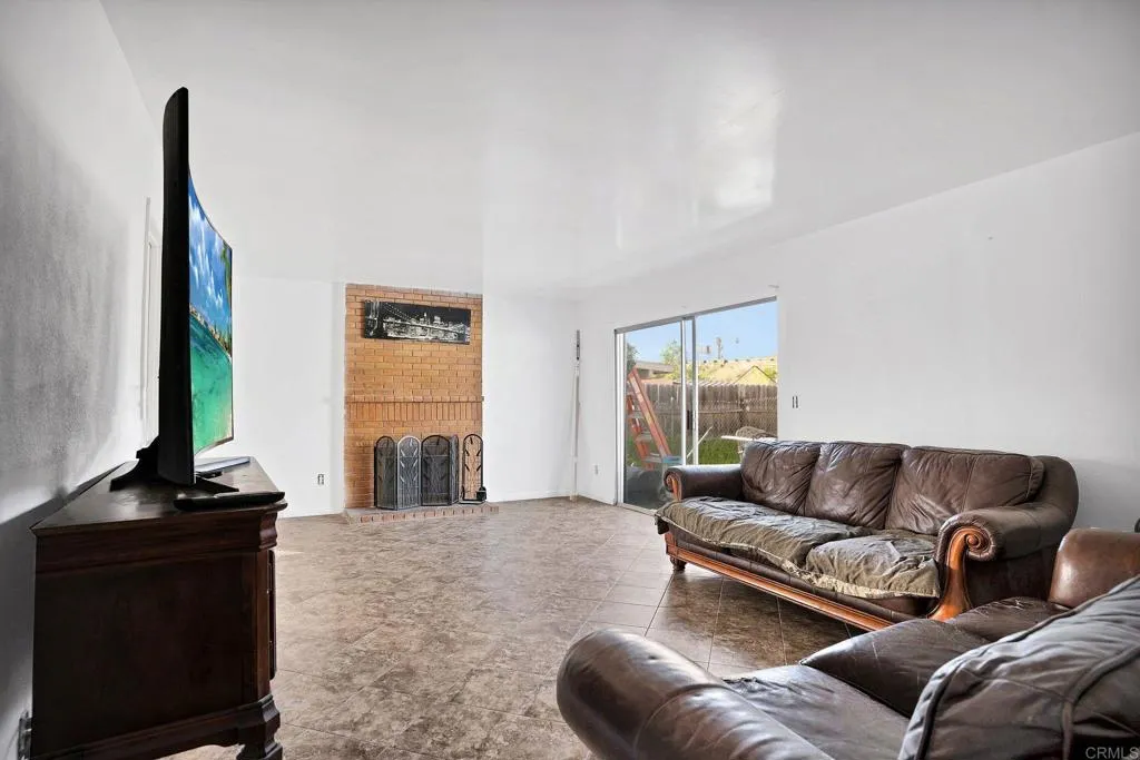 https://cdn.realtyfeed.com/cdn/127/306549812/90caaea601b541eb09d362594405417f.webp