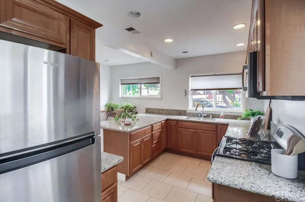 https://cdn.realtyfeed.com/cdn/127/306549829/8ca4aab4c6cb6b009eff98548e4f0ed3.webp
