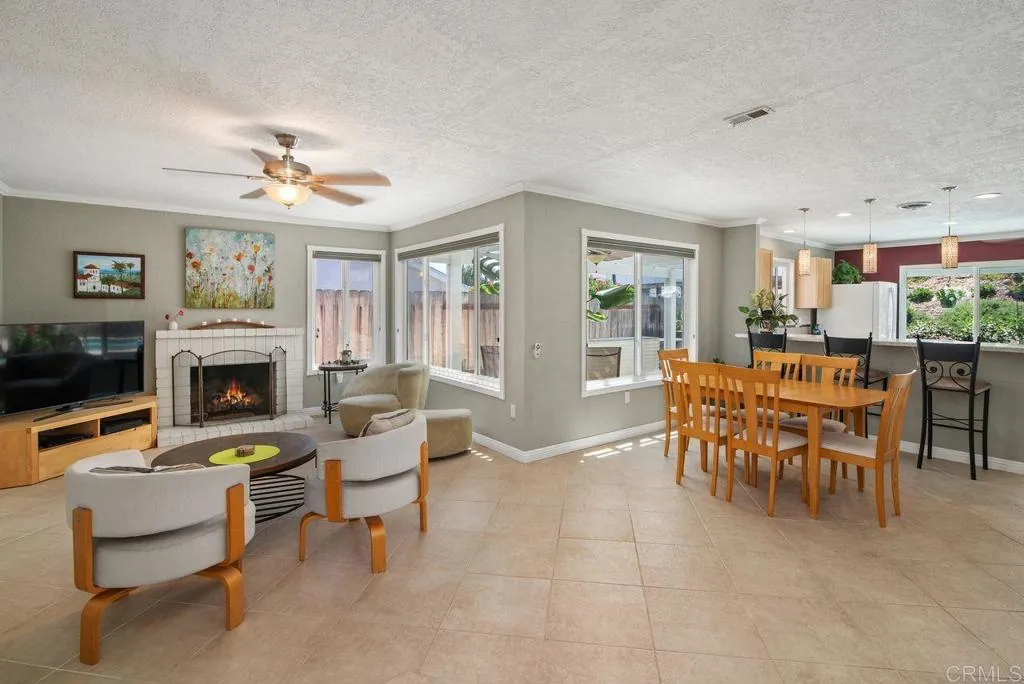 https://cdn.realtyfeed.com/cdn/127/306549936/4672270d05d86fa453f2f195ce1ec456.webp