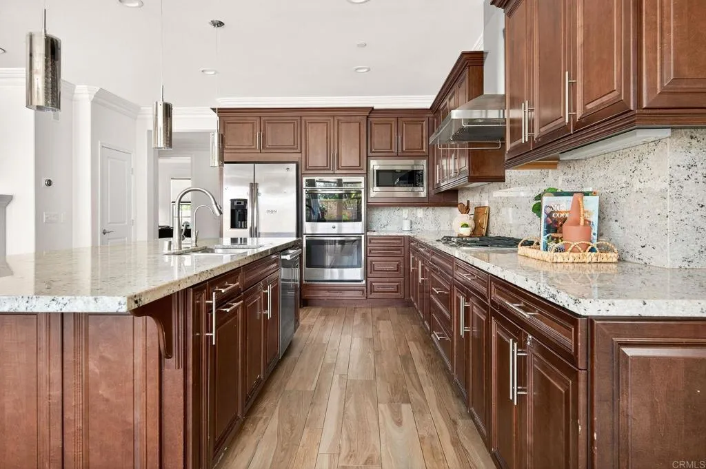 https://cdn.realtyfeed.com/cdn/127/306550011/a9ee2737cbcce3db00b4db96a7497348.webp
