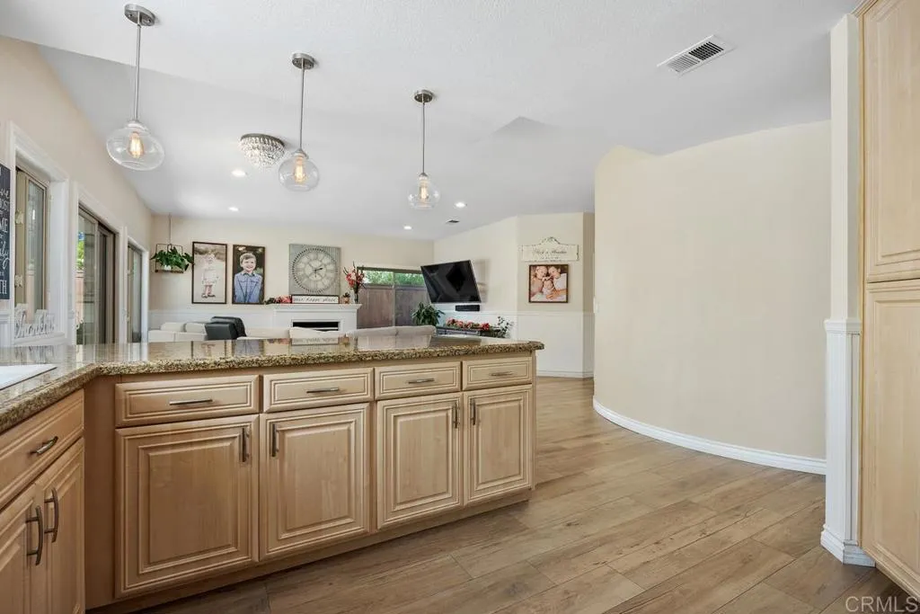 https://cdn.realtyfeed.com/cdn/127/306550055/69498436b68c8089b80e637ba54b7ab0.webp