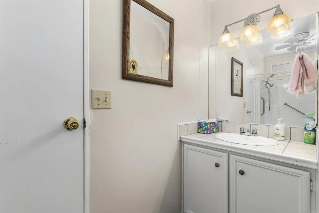 https://cdn.realtyfeed.com/cdn/127/306550119/4581e5c5cf666d8d9b7ef1f7bb665fdc.webp