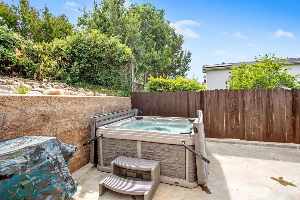 https://cdn.realtyfeed.com/cdn/127/306550121/fc608b24fe6b3f1fa718cd1a3e0781c0.webp
