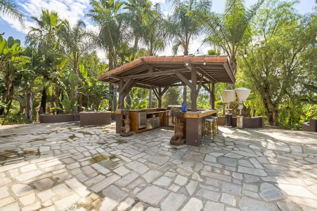 https://cdn.realtyfeed.com/cdn/127/306550123/0f24950feab41d3b7d79f27e60a2bedc.webp