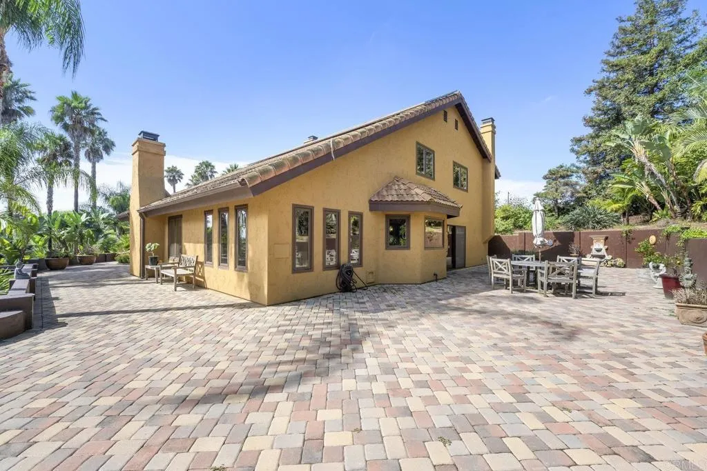 https://cdn.realtyfeed.com/cdn/127/306550123/838809213f0b95bb68e4783731038c24.webp