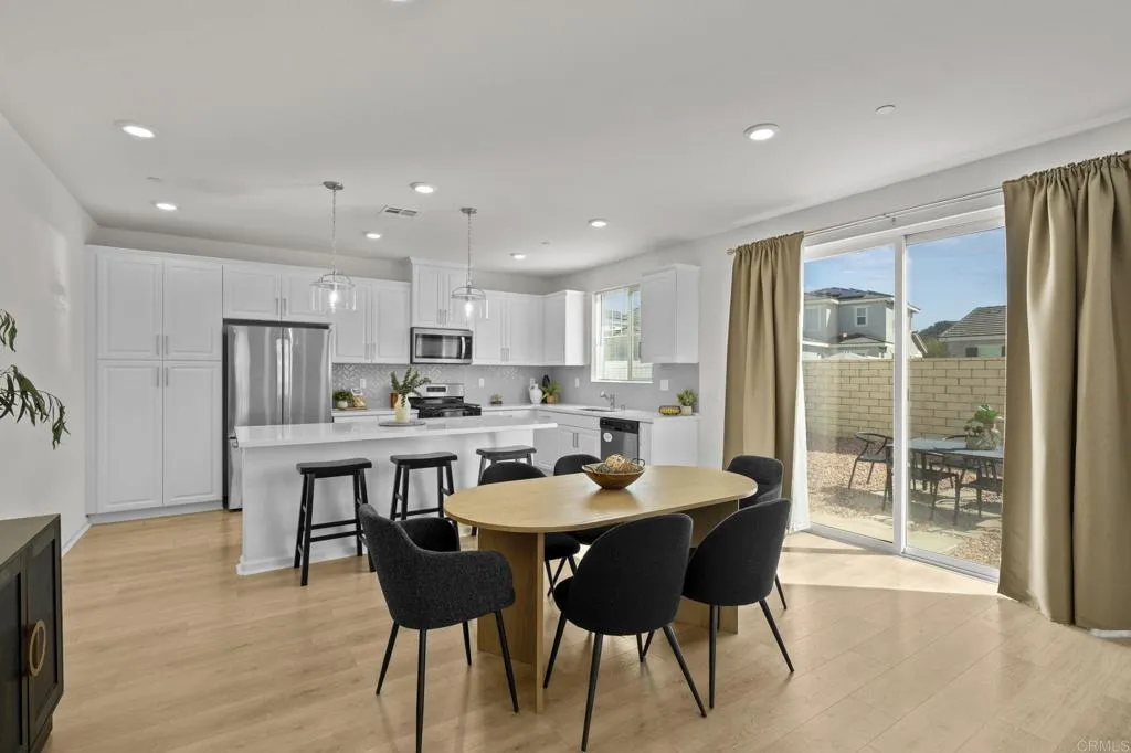 https://cdn.realtyfeed.com/cdn/127/306550310/a231cc58bda55889e0f298ec39af94e8.webp