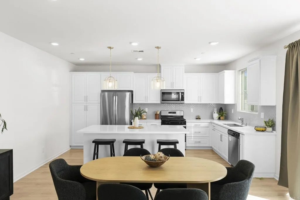 https://cdn.realtyfeed.com/cdn/127/306550310/a84a74ad84aed8e821b7fbca569c98f3.webp