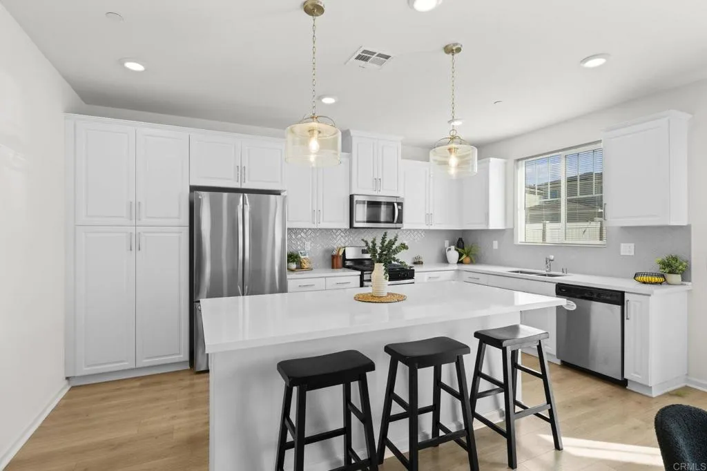 https://cdn.realtyfeed.com/cdn/127/306550310/aa924a49b191b5ad1bd2fa97f769b056.webp