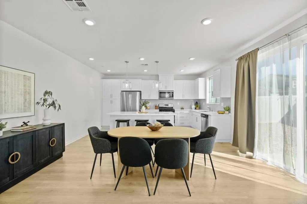https://cdn.realtyfeed.com/cdn/127/306550310/c67499c4c3f9d9462b3fe252d81965bc.webp