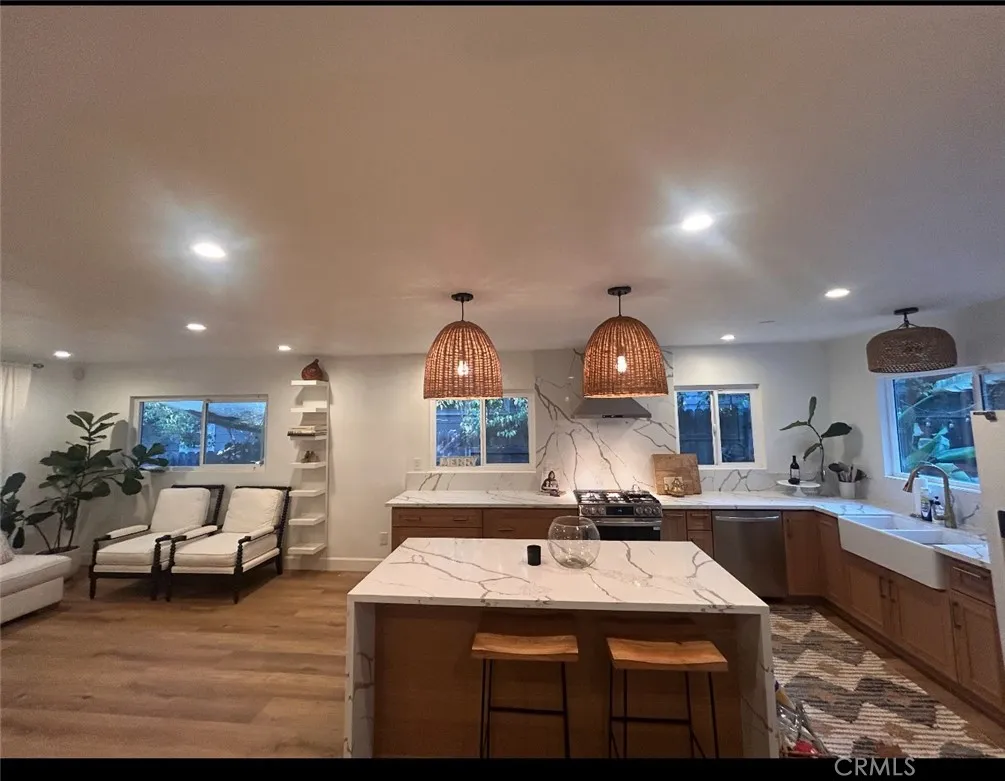 Los Angeles, CA 90042