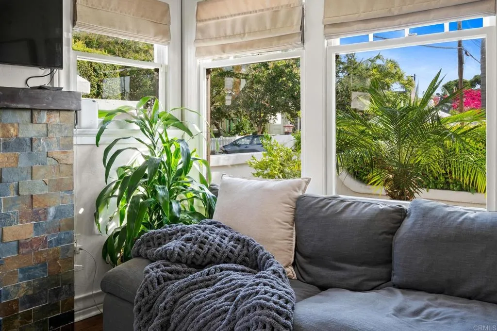 https://cdn.realtyfeed.com/cdn/127/306550330/1a80afdbbbd410456c494569444f15f5.webp