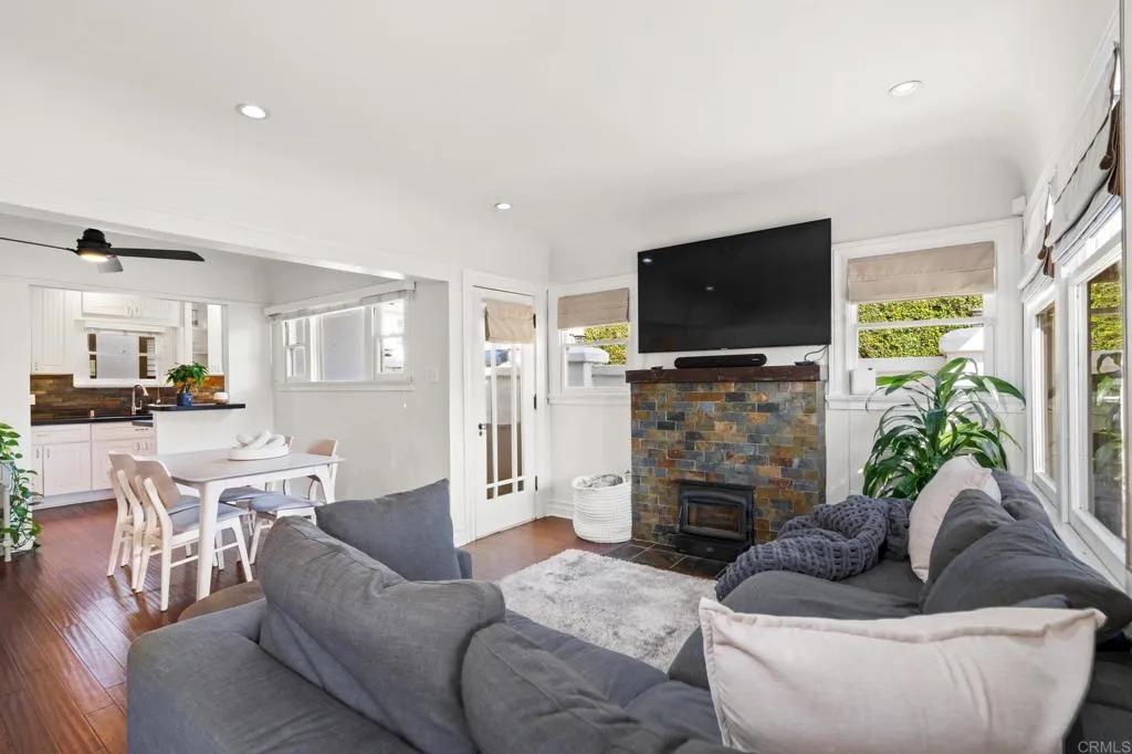 https://cdn.realtyfeed.com/cdn/127/306550330/1cce3ebdc8ef3eec6dc3a8ef3c8f9eeb.webp