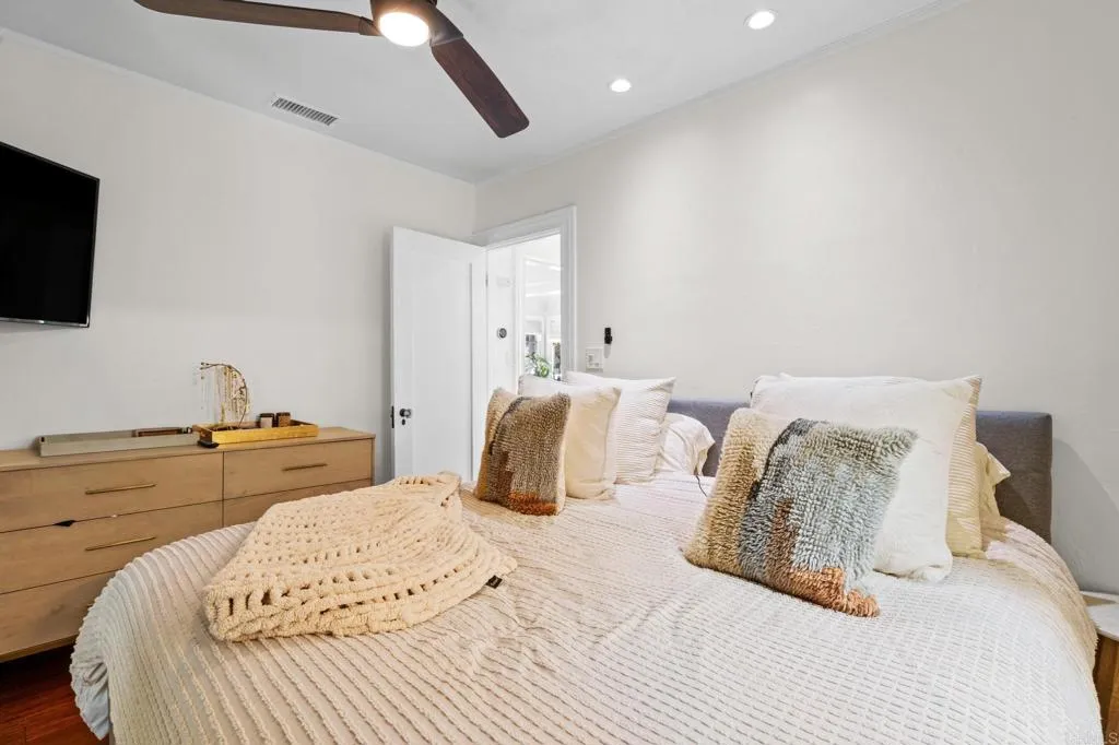 https://cdn.realtyfeed.com/cdn/127/306550330/3fa6c49635a71854326521c40e5c0207.webp