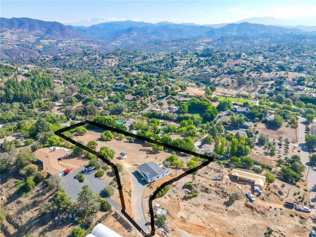 https://cdn.realtyfeed.com/cdn/127/306550333/95eef95e116e8a9c9fa8f58e4a07d770.webp