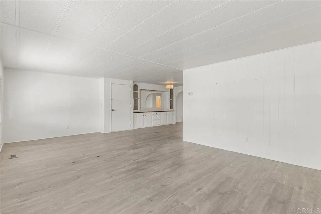https://cdn.realtyfeed.com/cdn/127/306550476/8edc7af29762ba8746f5c77dd15b8ac4.webp