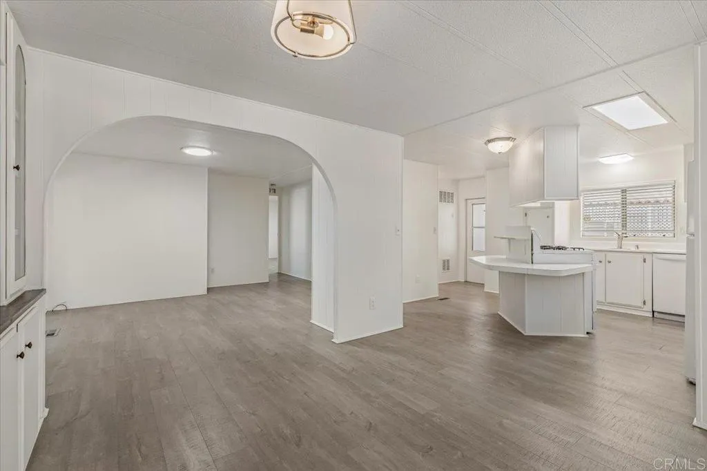 https://cdn.realtyfeed.com/cdn/127/306550476/c0853d131e033dd210de5a6de4a9ef70.webp