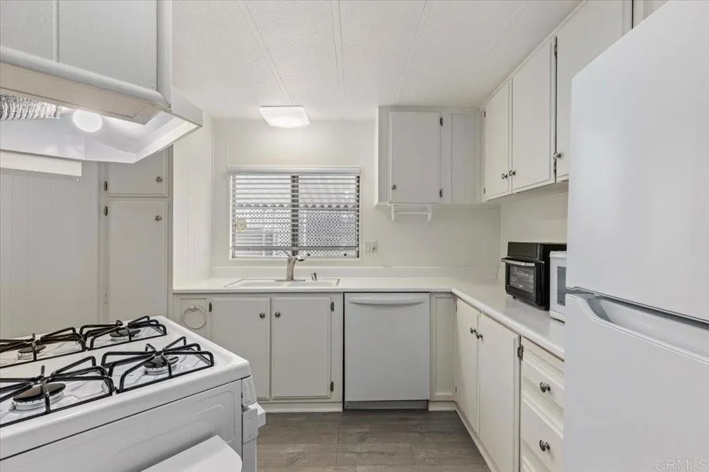 https://cdn.realtyfeed.com/cdn/127/306550476/ffe31e4e5b83a38b2732b037373f63c1.webp
