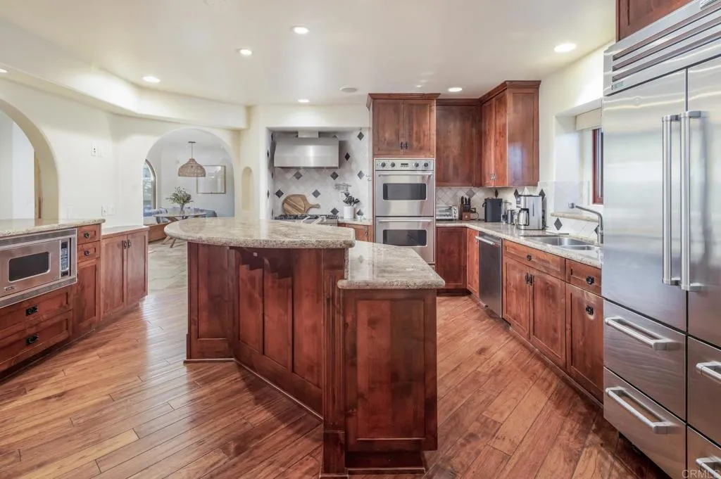https://cdn.realtyfeed.com/cdn/127/306550566/19e5e2266fdc4861eec84e75da602455.webp