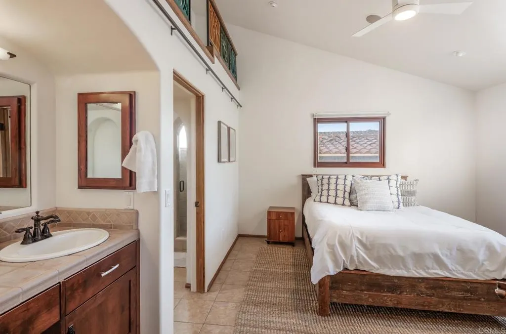https://cdn.realtyfeed.com/cdn/127/306550566/c8ec2788943b47c315f8aa23c7ba2fe1.webp