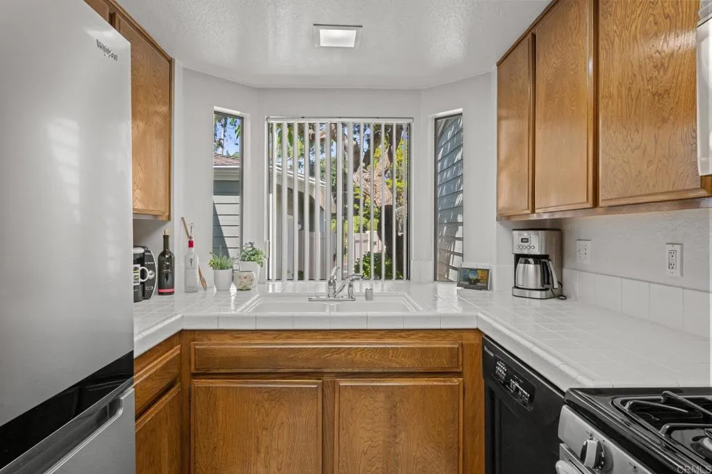 https://cdn.realtyfeed.com/cdn/127/306550596/46b45c55d3e864c22a39d2a8aecd97fe.webp