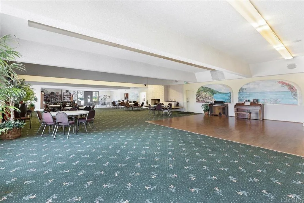 https://cdn.realtyfeed.com/cdn/127/306550809/53aa7bedb4c770e0700dc1f6ac40846c.webp