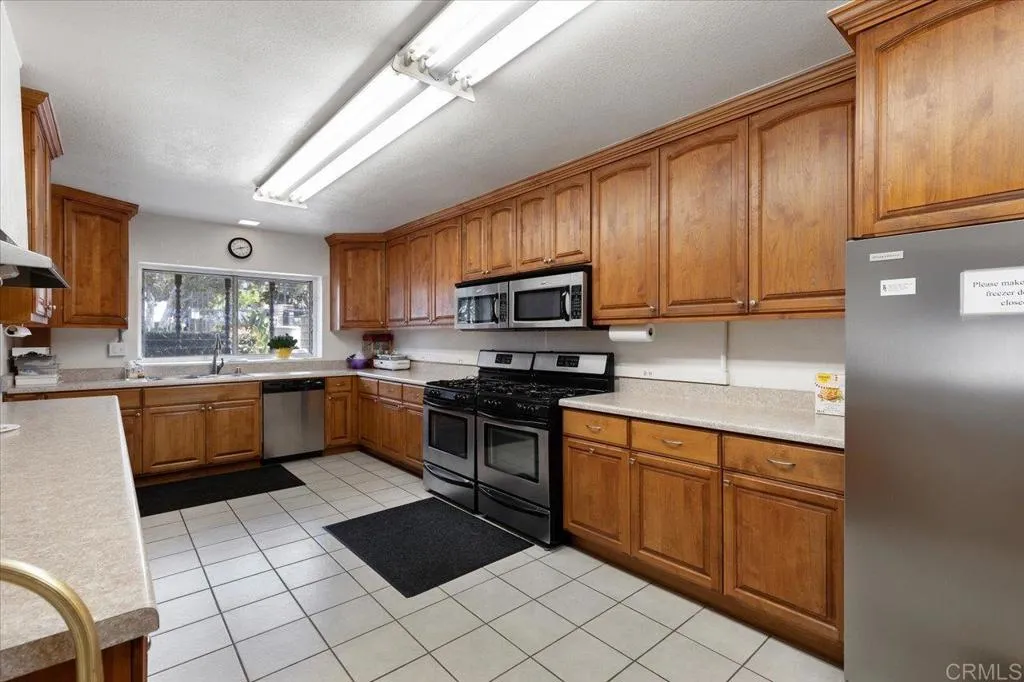 https://cdn.realtyfeed.com/cdn/127/306550809/910a1d220a53ca105a24a25023f1805e.webp