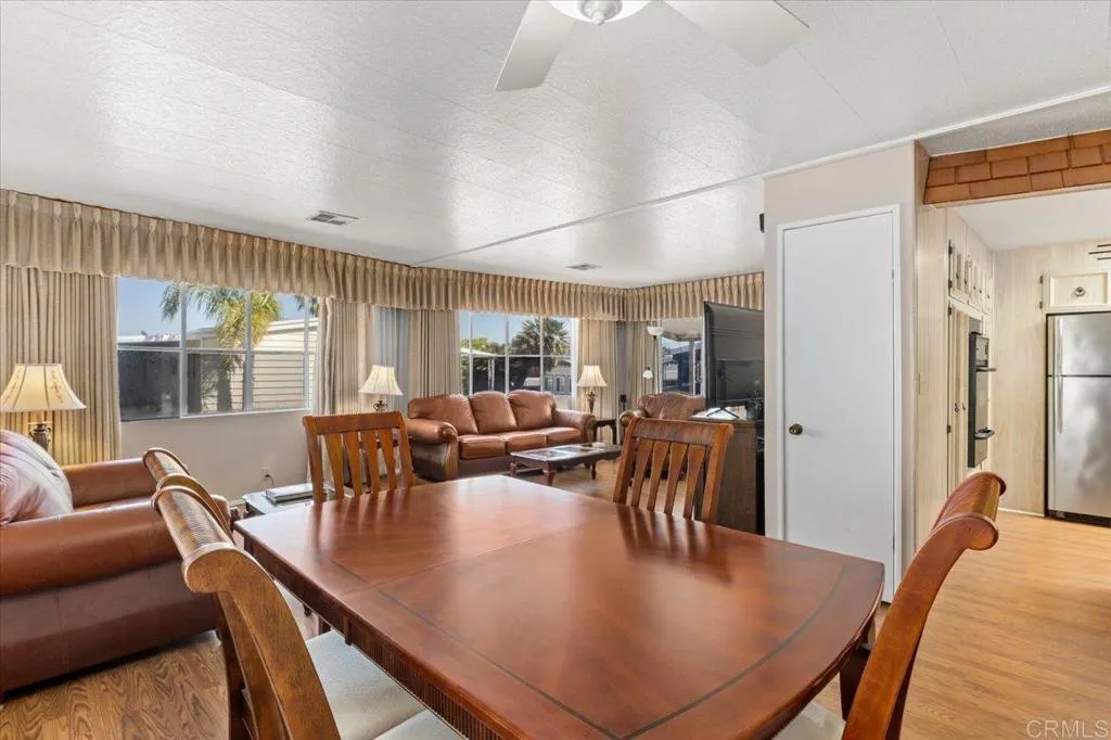 https://cdn.realtyfeed.com/cdn/127/306550809/96a09b21d65bf0a61d0ca1730ce35664.webp