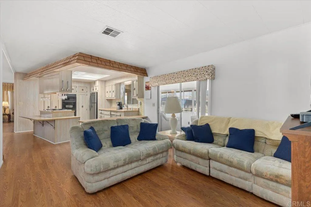 https://cdn.realtyfeed.com/cdn/127/306550809/ace350361f37d77744adf74ef7c19919.webp
