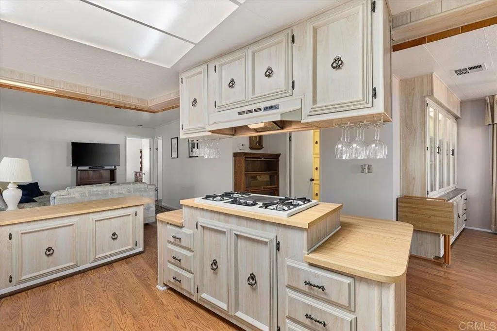 https://cdn.realtyfeed.com/cdn/127/306550809/b0504c9c5711c9ce820abd90a6c4ba18.webp