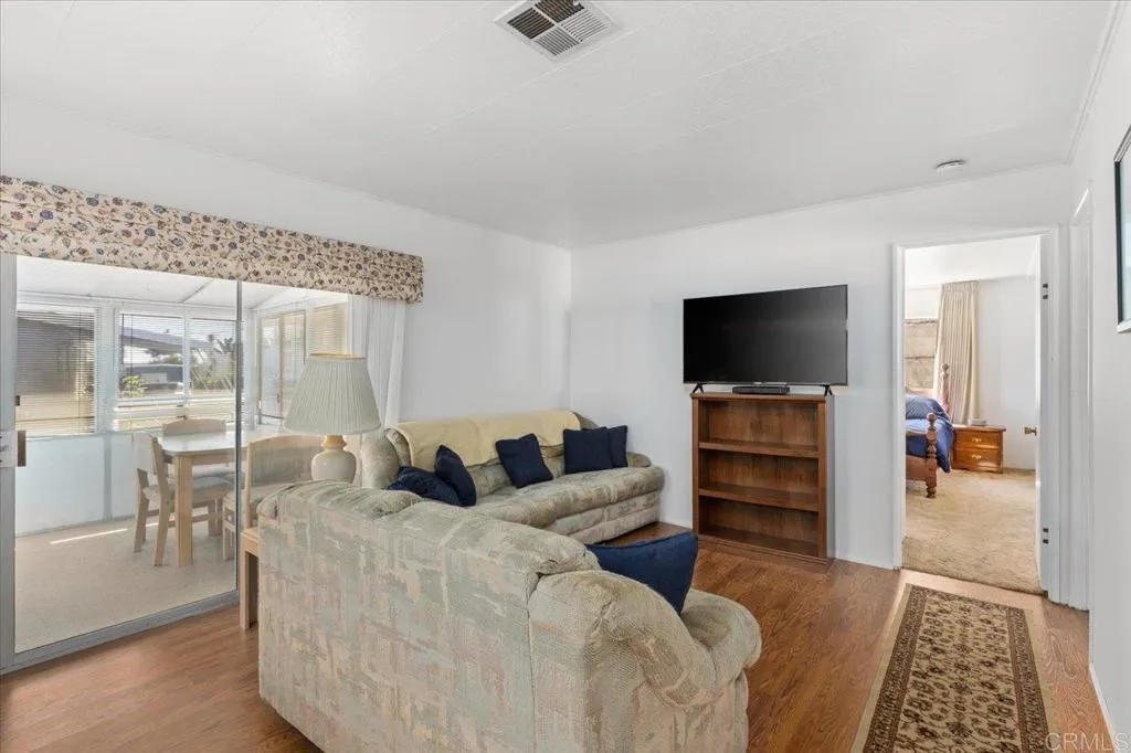https://cdn.realtyfeed.com/cdn/127/306550809/c0c3f7f4410905a6d69959e9cf9166ac.webp