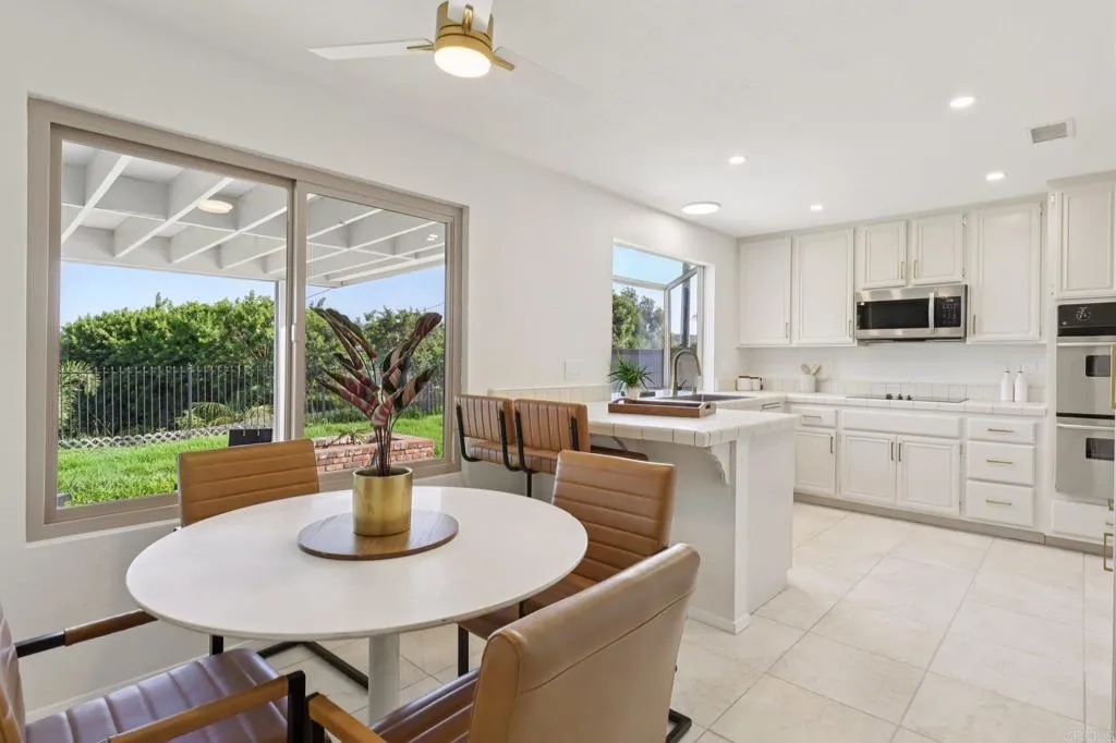 https://cdn.realtyfeed.com/cdn/127/306550816/156d682daf17fcef60add72dd15edf3c.webp
