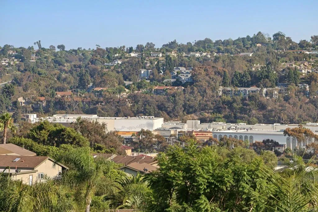 https://cdn.realtyfeed.com/cdn/127/306550816/cea03aef120ab84df6b8cd05aea42ee2.webp