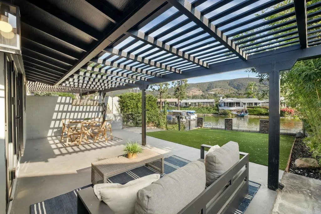 https://cdn.realtyfeed.com/cdn/127/306550833/c7fa2b8f3943633d76544435a647c1e4.webp