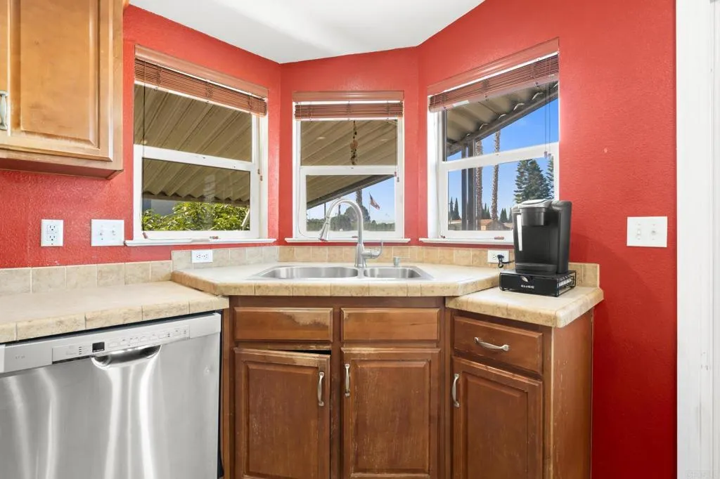 https://cdn.realtyfeed.com/cdn/127/306550906/2c2657c313df82c8e0145613633a49a0.webp