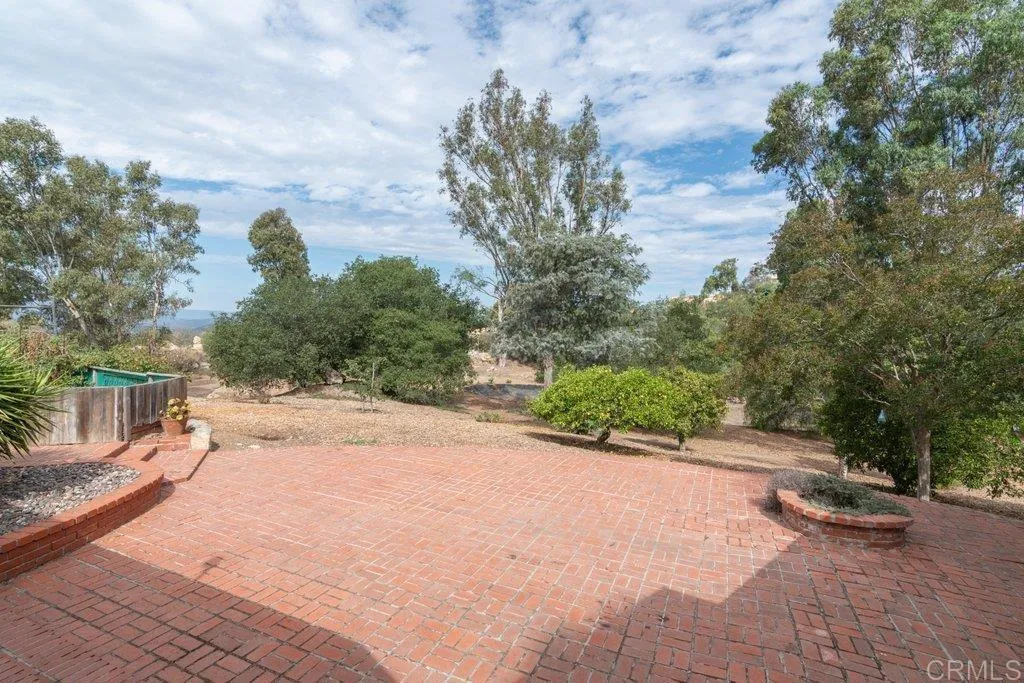 https://cdn.realtyfeed.com/cdn/127/306550910/525173c1bacbb6fb3b6aa7f941cd46f0.webp
