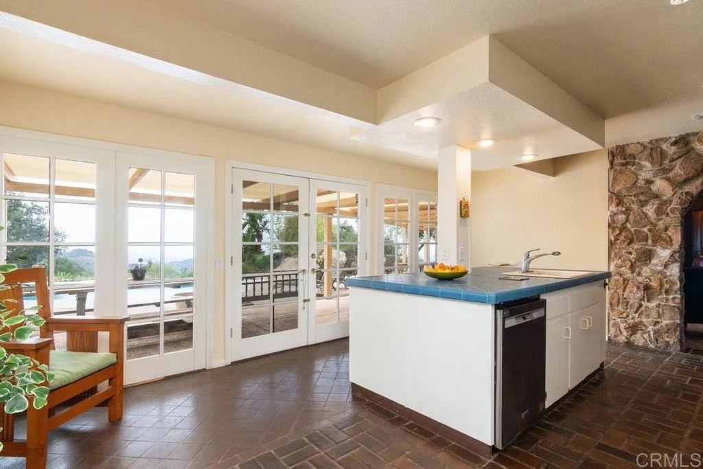 https://cdn.realtyfeed.com/cdn/127/306550910/678cab8636c125f8dea5a67be6d36d91.webp