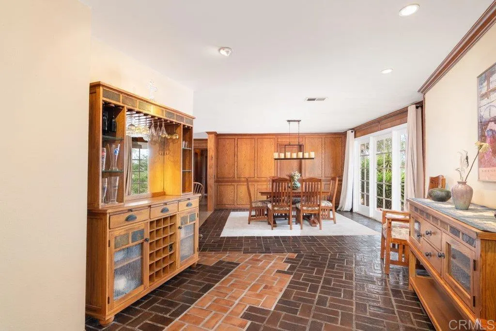 https://cdn.realtyfeed.com/cdn/127/306550910/71b14d18c4ff8ab3405b13eb9d7304cc.webp
