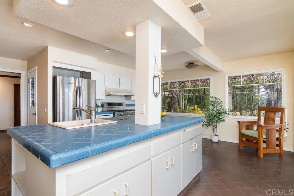 https://cdn.realtyfeed.com/cdn/127/306550910/7e3b337ea582de2ccad4f2b134e02aa5.webp