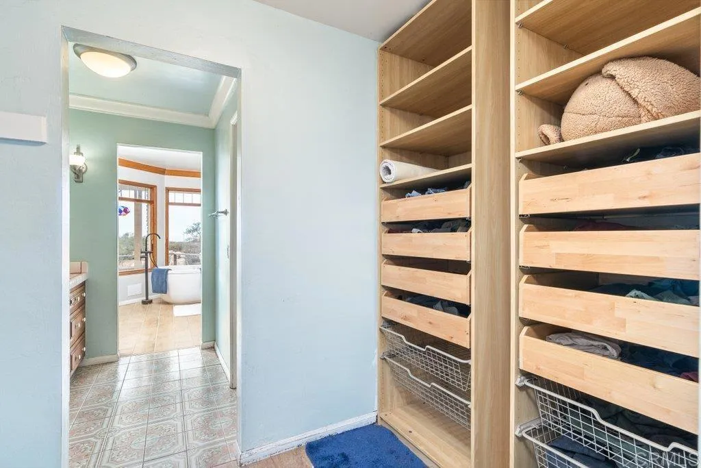 https://cdn.realtyfeed.com/cdn/127/306550910/93968f97c0447ef5daab33935aee8232.webp
