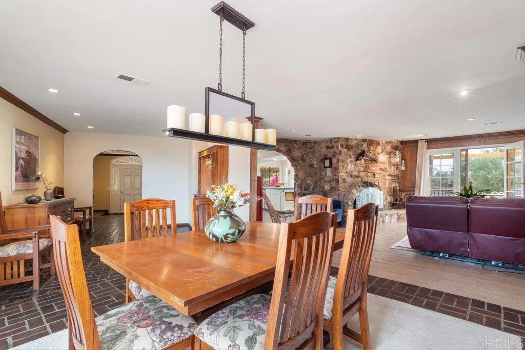 https://cdn.realtyfeed.com/cdn/127/306550910/b14f2d8c98c27707e620e58d254ba92a.webp